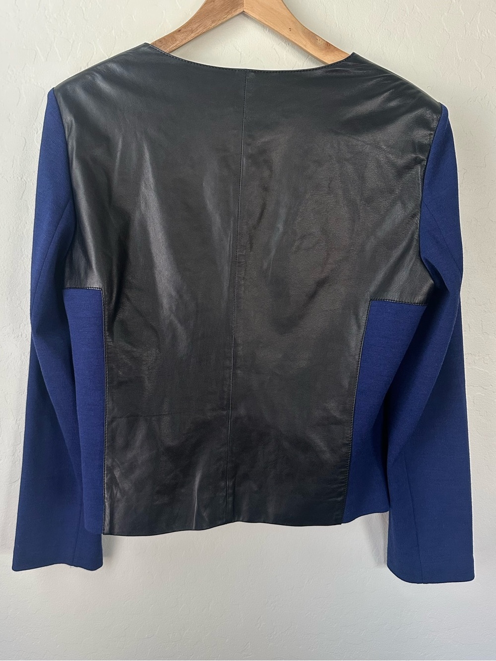 St. John Black Leather & Navy Moto Zip Front Jacket Size 10 - Picture 7 of 7